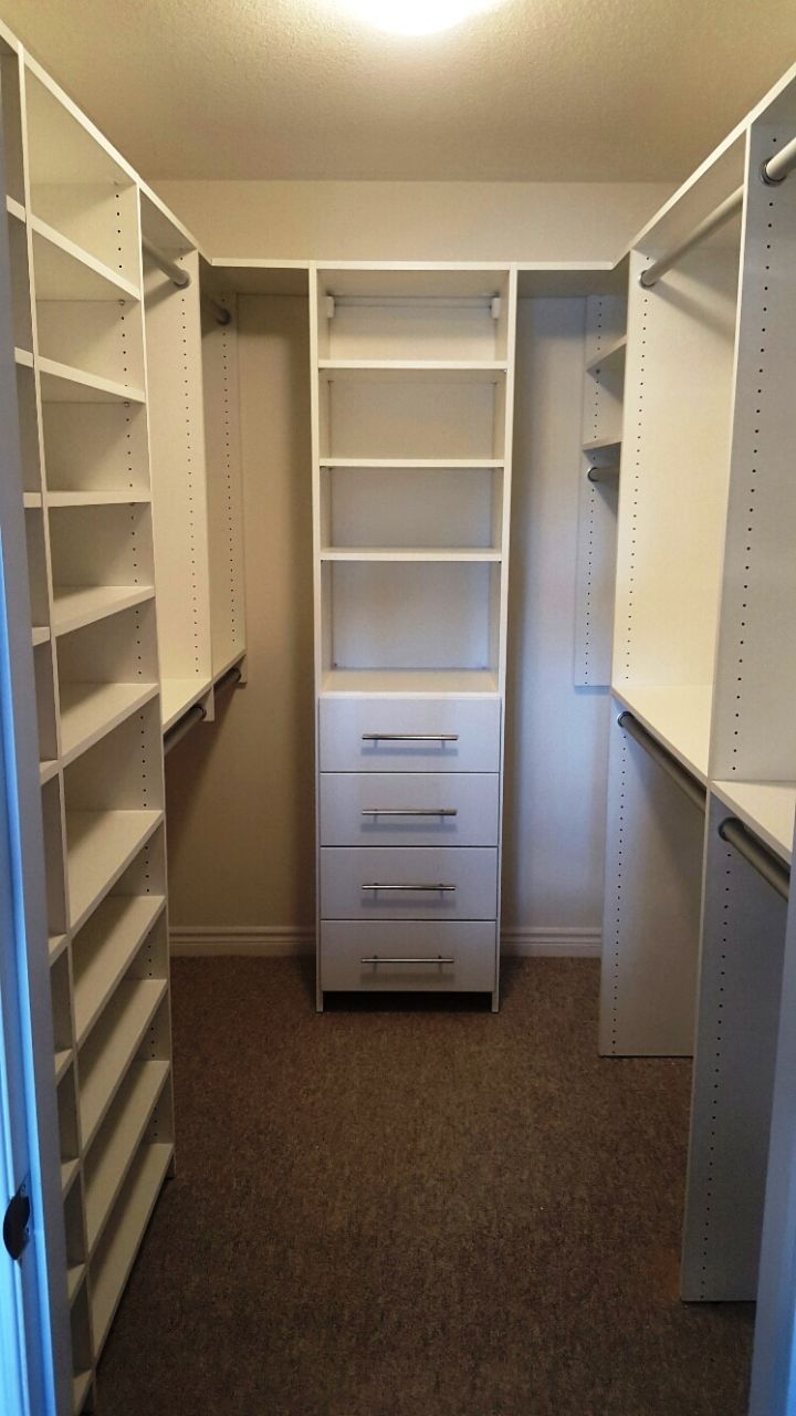 Walk-In Closet 2