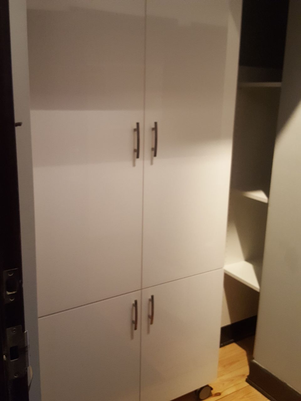 Mel-Cabinet 1